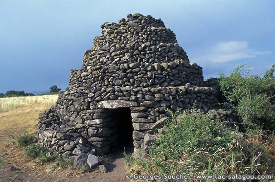 Capitelle sur le plateau de l'Auverne